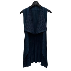 PLEATS PLEASE