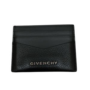 GIVENCHY