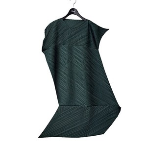 ISSEY MIYAKE PLEATS PLEASE