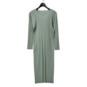 ISSEY MIYAKE PLEATS PLEASE