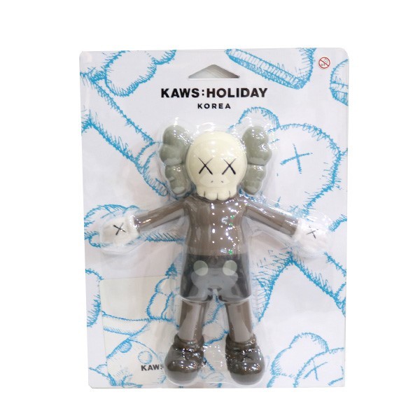 KAWS HOLIDAYが日本に上陸！ 彼が駆け抜ける、現代アートの“ストリート